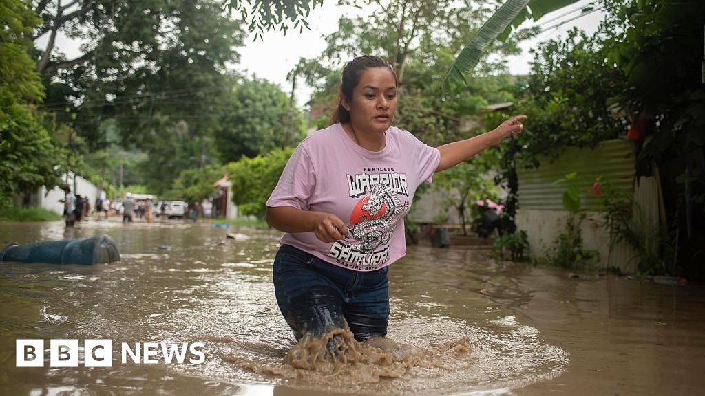 Mexico floods leave at least 27 dead and more missing